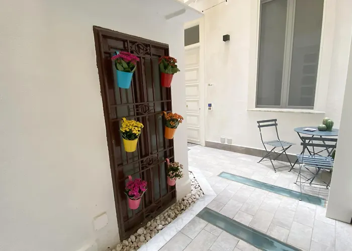 Kamaffari Central Apartment