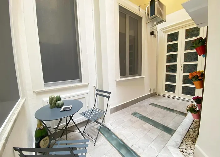 Kamaffari Central Apartment